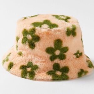 Urban Outfitters Faux Fur Retro Daisy Flower Pink Bucket Hat